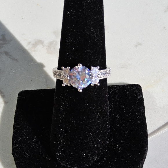 Jewelry - Elegant Silver and White Sapphire Ornate Round 1.60ct Ring
